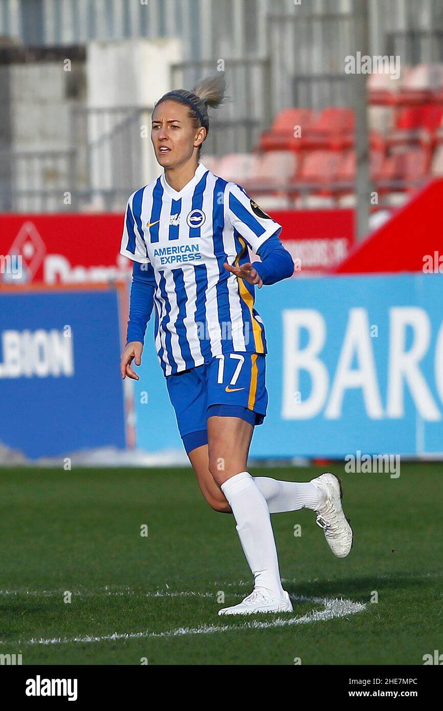 London, Großbritannien. 01st. Februar 2018. CRAWLEY, Großbritannien, 12. DEZEMBER: Emma Kullberg von Brighton & Hove Albion Women während der Barclays FA Woman Super League zwischen Brighton und Hove Albion und Manchester United im People's Pension Stadium, Crawly am 12th. Dezember 2021 Credit: Action Foto Sport/Alamy Live News Stockfoto