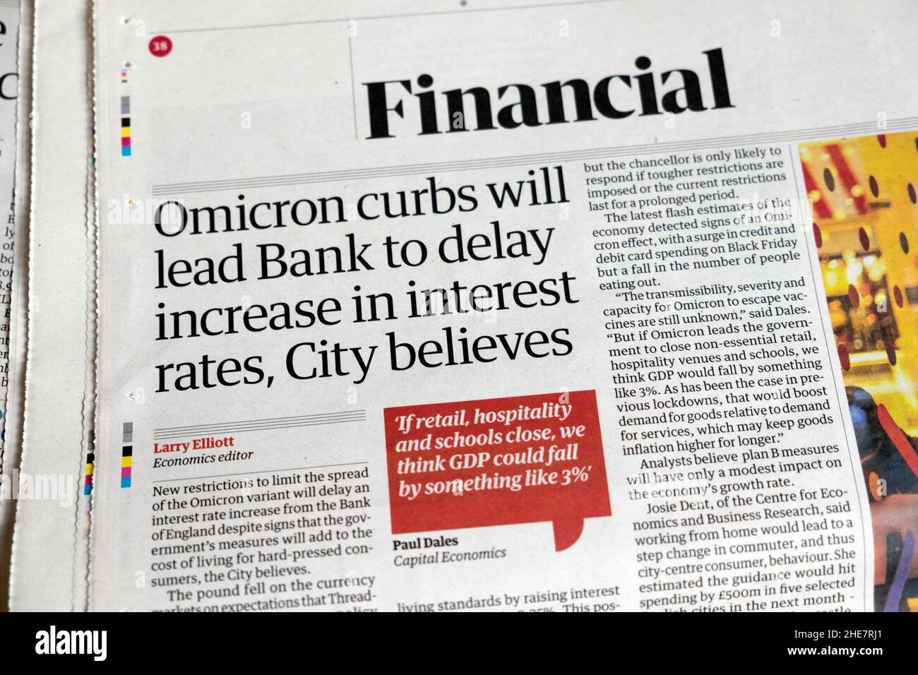 „Omicron-Eindämmungen werden die Bank dazu bringen, den Anstieg der Zinsen zu verzögern, glaubt City“, titelt die Zeitung Guardian Financial Omicron am 9. Dezember 2021 in Großbritannien Stockfoto