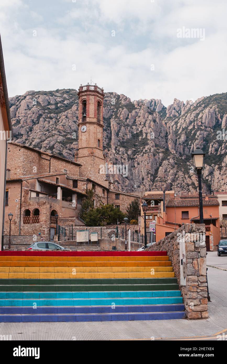 Collbató, 2021. März: Treppe zur Kirche Sant Corneli Collbató Stockfoto