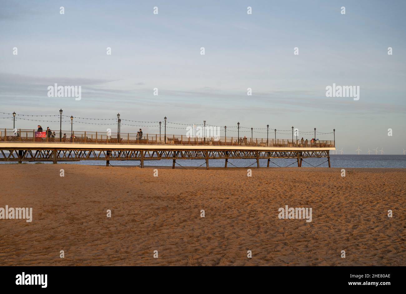 Skegness Pier am Strand in Lincolnshire, Nordostengland Stockfoto