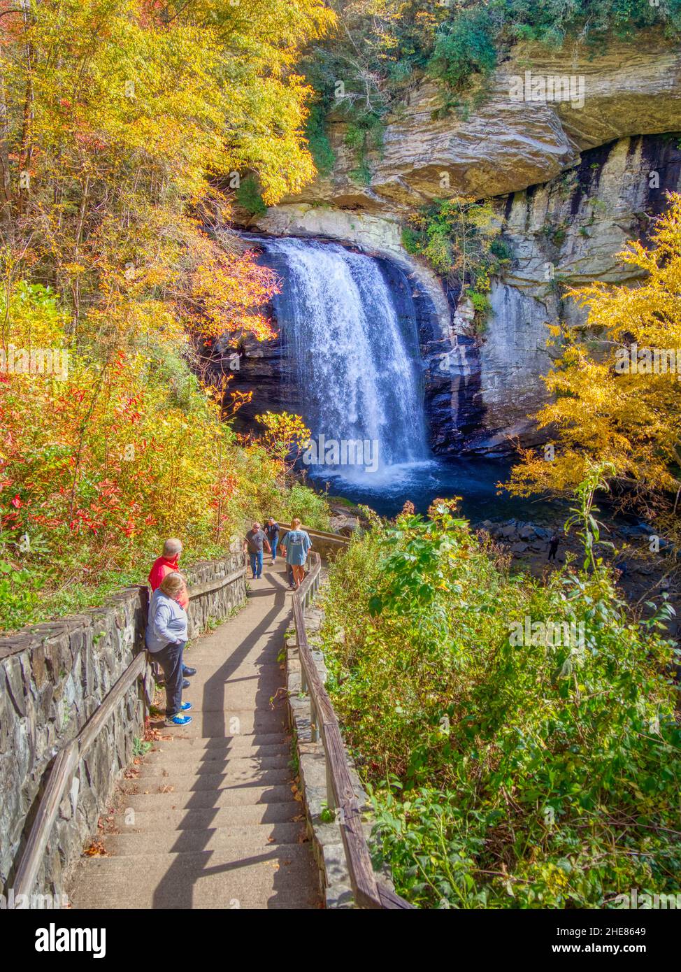 60 m lange Looking Glass Falls im Pisgah National Forest entlang der Forest Heritage Scenic Byway in Brevard North Carolina USA Stockfoto
