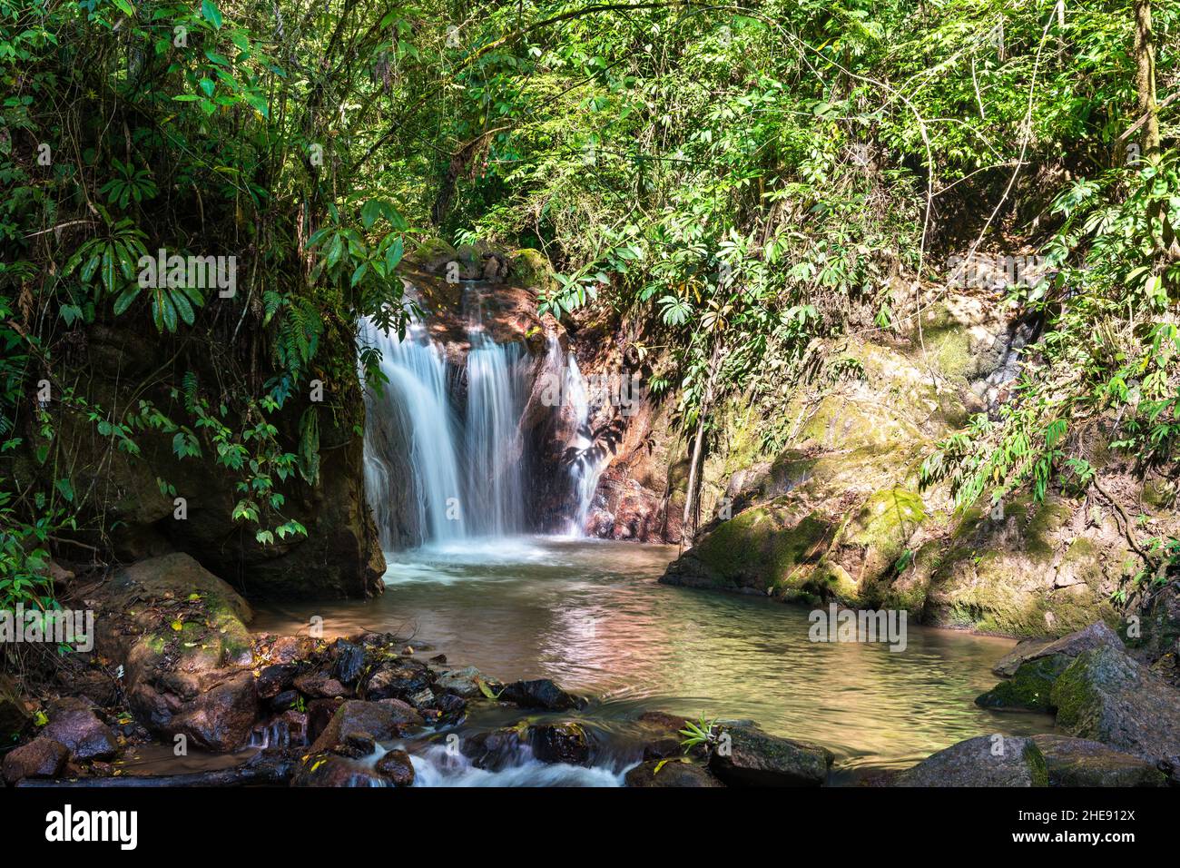 Wasserfall El Tirol im Dschungel von Chanchamayo in Peru Stockfoto