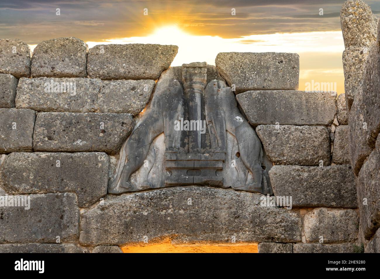 Das alte Löwentor Eingang in die bronzezeitalte Festung von Mycenae in der Peloponese Gegend von Griechenland. Stockfoto