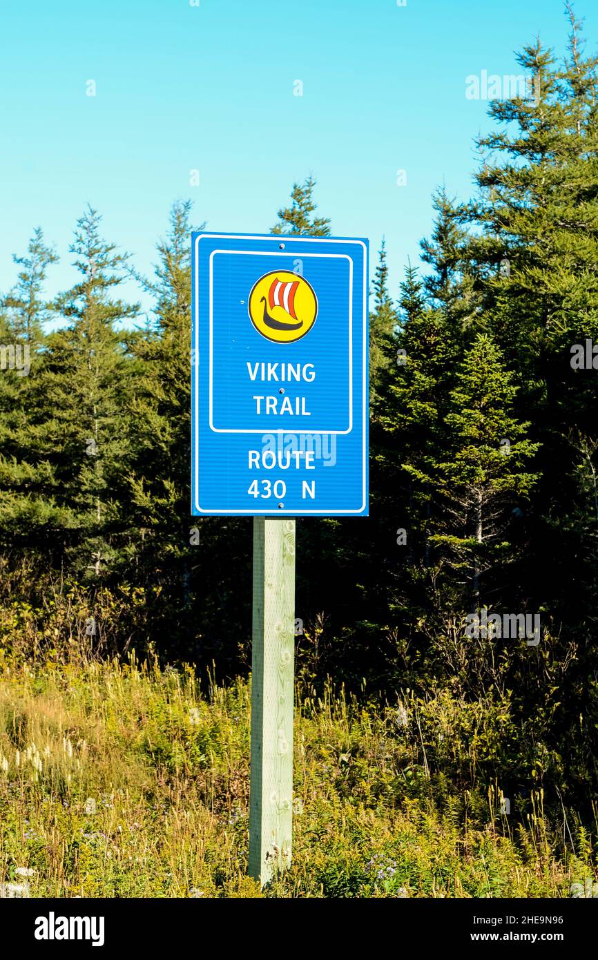 Viking Trail Straßenschild auf Highway 430, Gros Morne National Park, Great Northern Peninsula, Neufundland, Kanada. Stockfoto