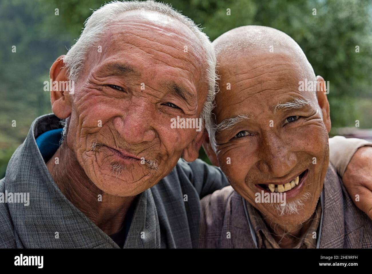 Zwei lächelnde alte Männer, Haa, Bhutan Stockfoto