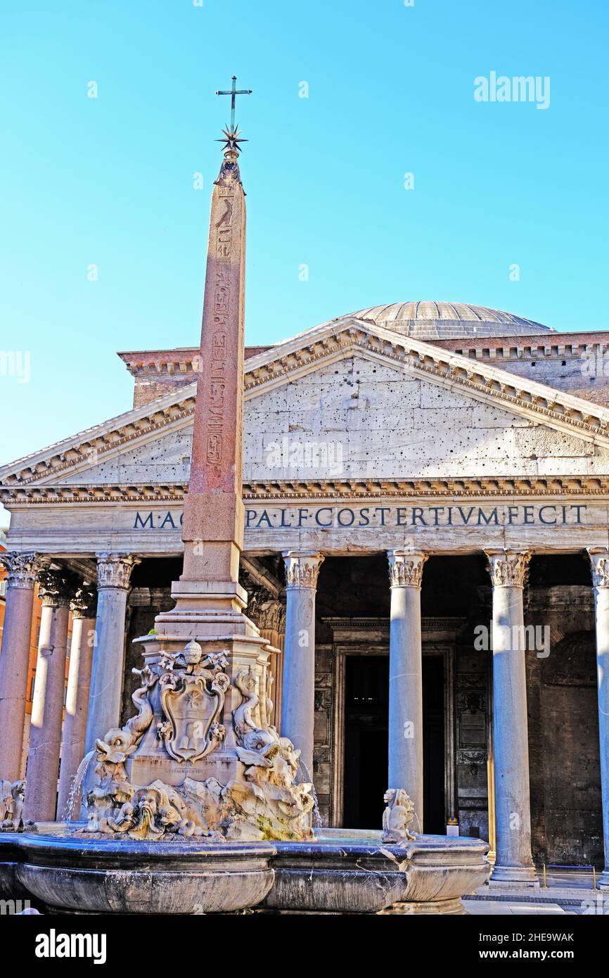 Fontana del Pantheon auf der Piazza della Rotonda vor dem Pantheon in Rom, Italien Stockfoto