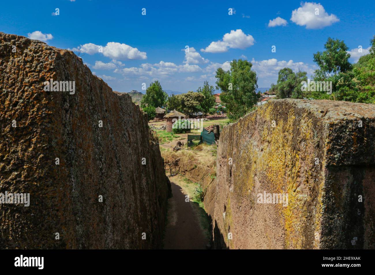 Das tägliche Leben armer Menschen in der afrikanischen Kleinstadt Lalibela, Äthiopien Stockfoto