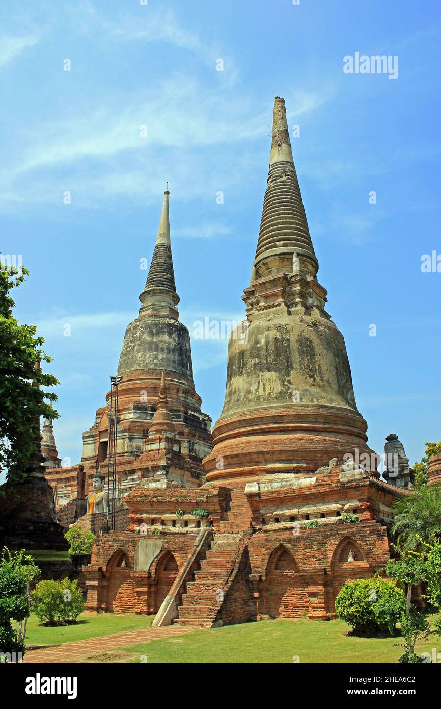 Stupas im Wat Yai Chai Mongkol Kloster in Ayuttaya, Thailand Stockfoto