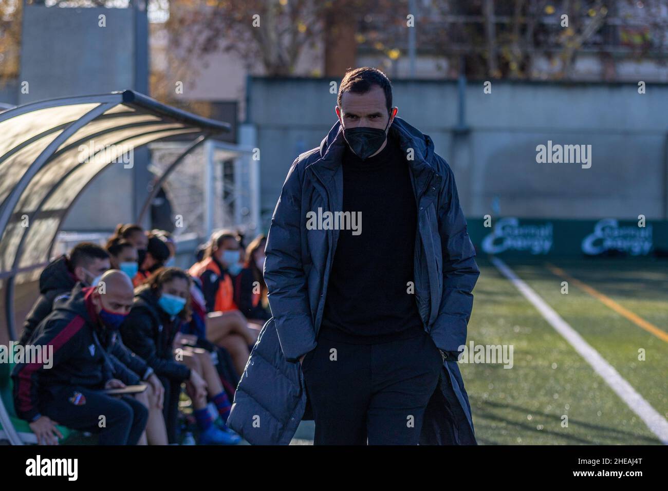 Sevilla, Spanien. 09th Januar 2022. Juan Carlos Amoros, Manager von Real Betis Women, wurde während des Primera Division Femenina-Spiels zwischen Real Betis Women und Levante UD Women in der Sportstadt Luis del Sol in Sevilla gesehen. (Foto: Mario Diaz Rasero Kredit: Gonzales Foto/Alamy Live News Stockfoto