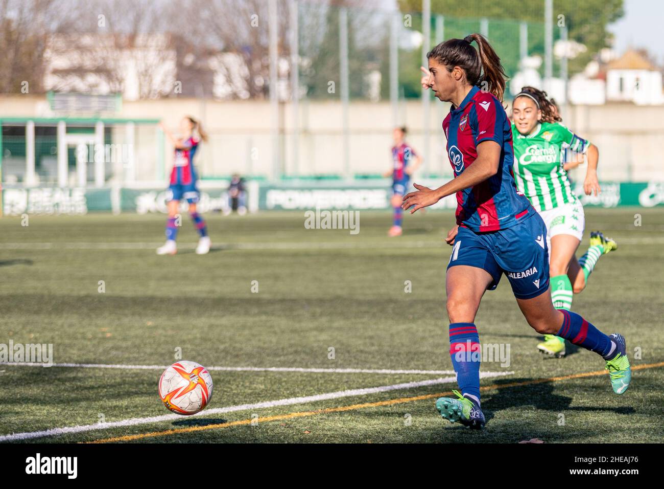 Sevilla, Spanien. 09th Januar 2022. Alba Redondo (11) von Levante UD Women beim Primera Division Femenina-Spiel zwischen Real Betis Women und Levante UD Women in der Sportstadt Luis del Sol in Sevilla. (Foto: Mario Diaz Rasero Kredit: Gonzales Foto/Alamy Live News Stockfoto