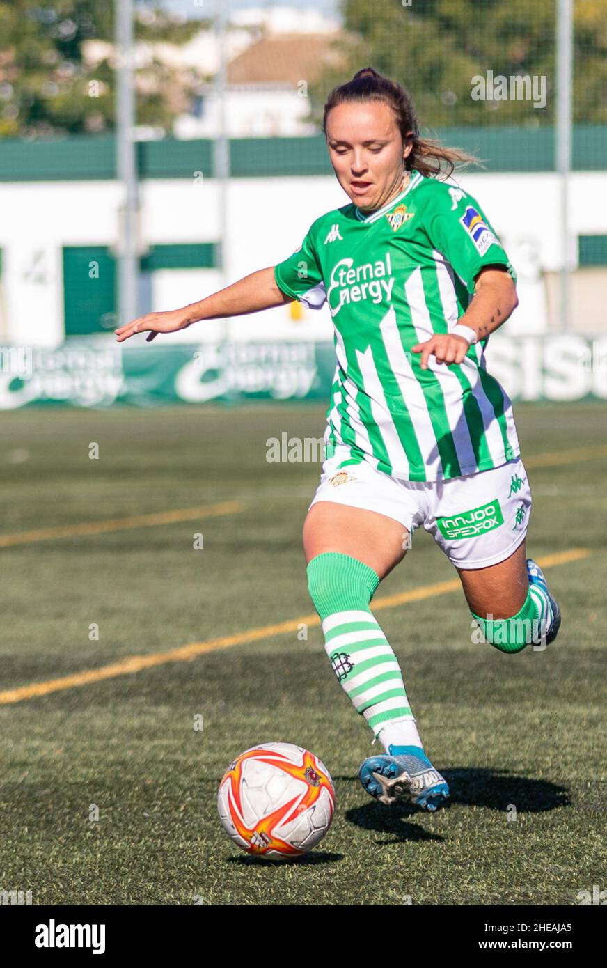 Sevilla, Spanien. 09th Januar 2022. Brianne foldet (2) von Real Betis Women, die während des Primera Division Femenina-Matches zwischen Real Betis Women und Levante UD Women in der Sportstadt Luis del Sol in Sevilla gesehen wurden. (Foto: Mario Diaz Rasero Kredit: Gonzales Foto/Alamy Live News Stockfoto