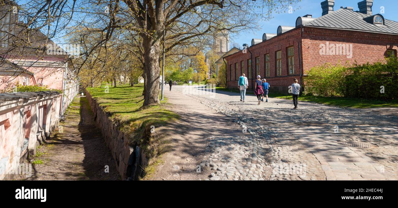 Frühling in der Seefestung Suomenlinna, Helsinki, Finnland Stockfoto