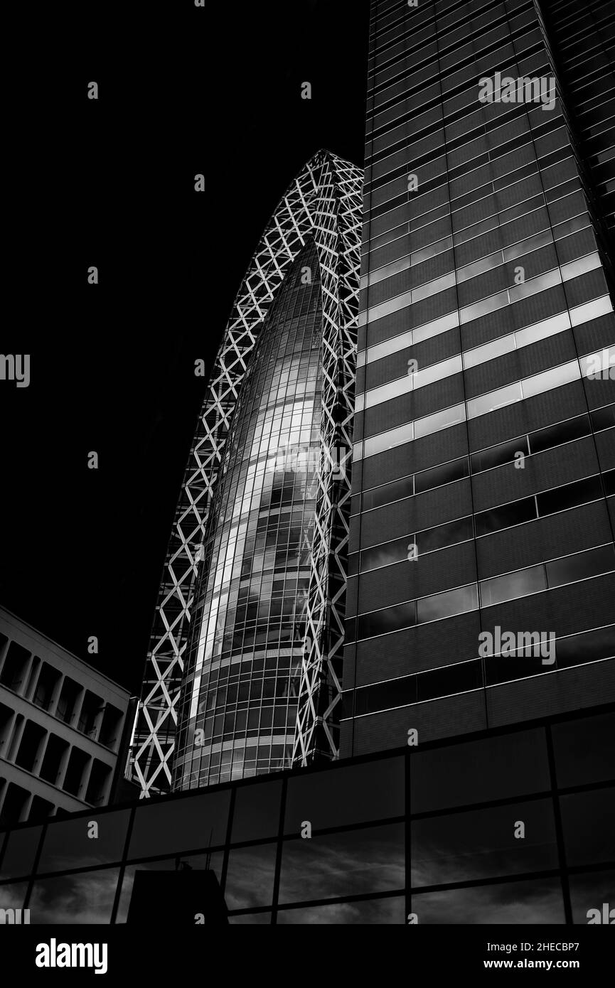 Mode Gakuen Cocoon Tower in Shinjuku, Tokio, Japan. Stockfoto