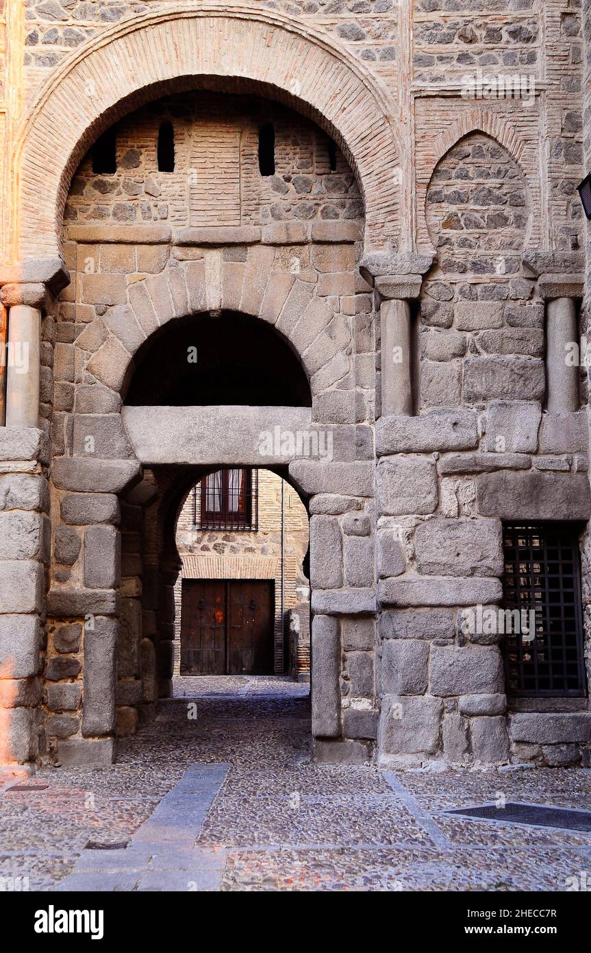 Altes Bisagra-Tor der Stadt Toledo. Stockfoto