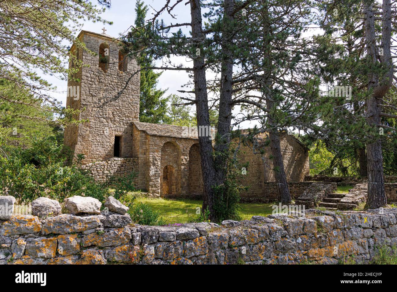 Frankreich, Aveyron, Peyreleau, Priorat St. Jean des Balmes auf der Causse Noir Stockfoto