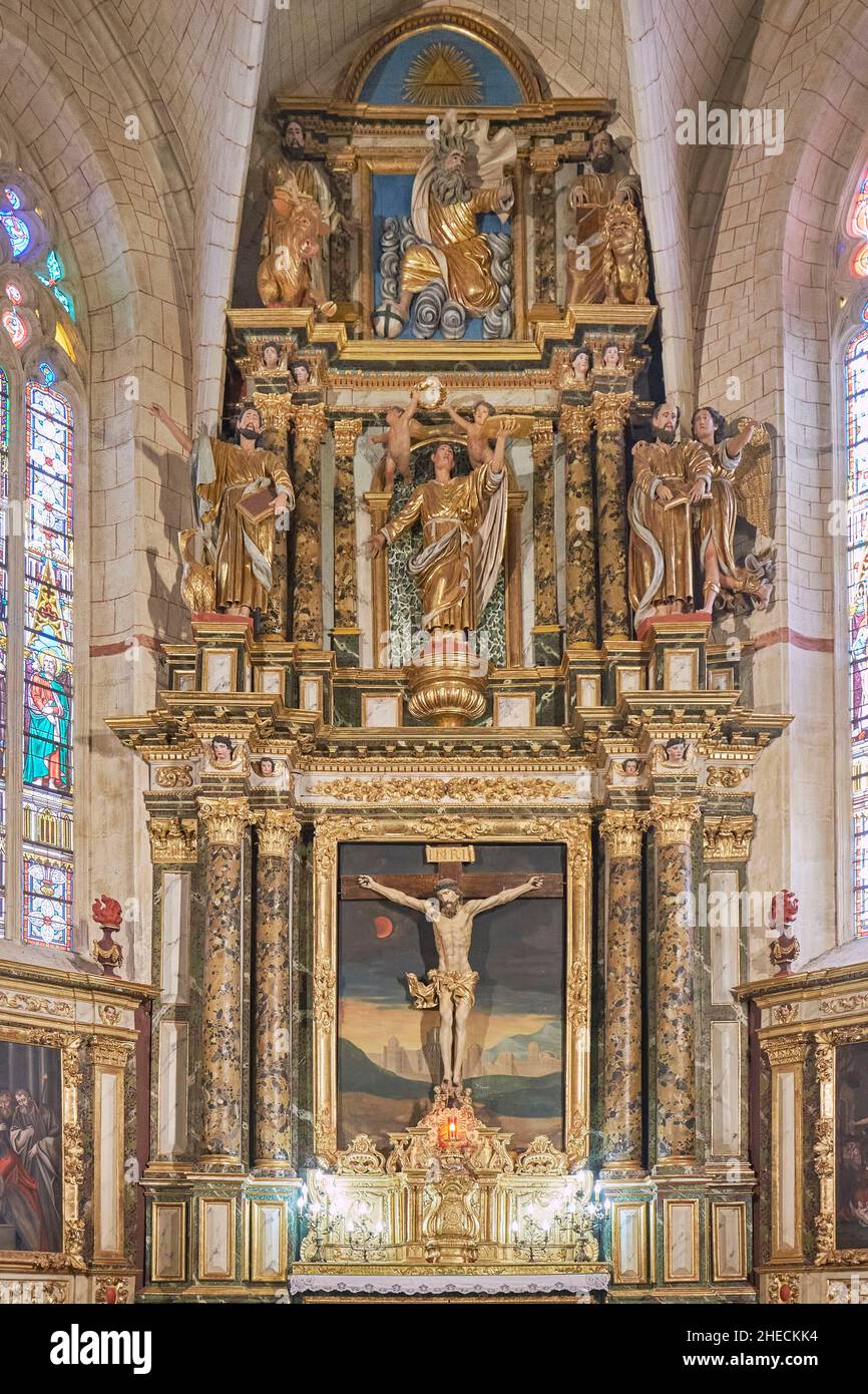 Frankreich, Pyrenees Atlantiques, Bearn, Monein, Saint Girons Kirche, Die größte gotische Kirche in Bearn, der Hauptaltar mit einem Altarbild aus dem 18th. Jahrhundert, Jean Cassou Werk geschmückt Stockfoto