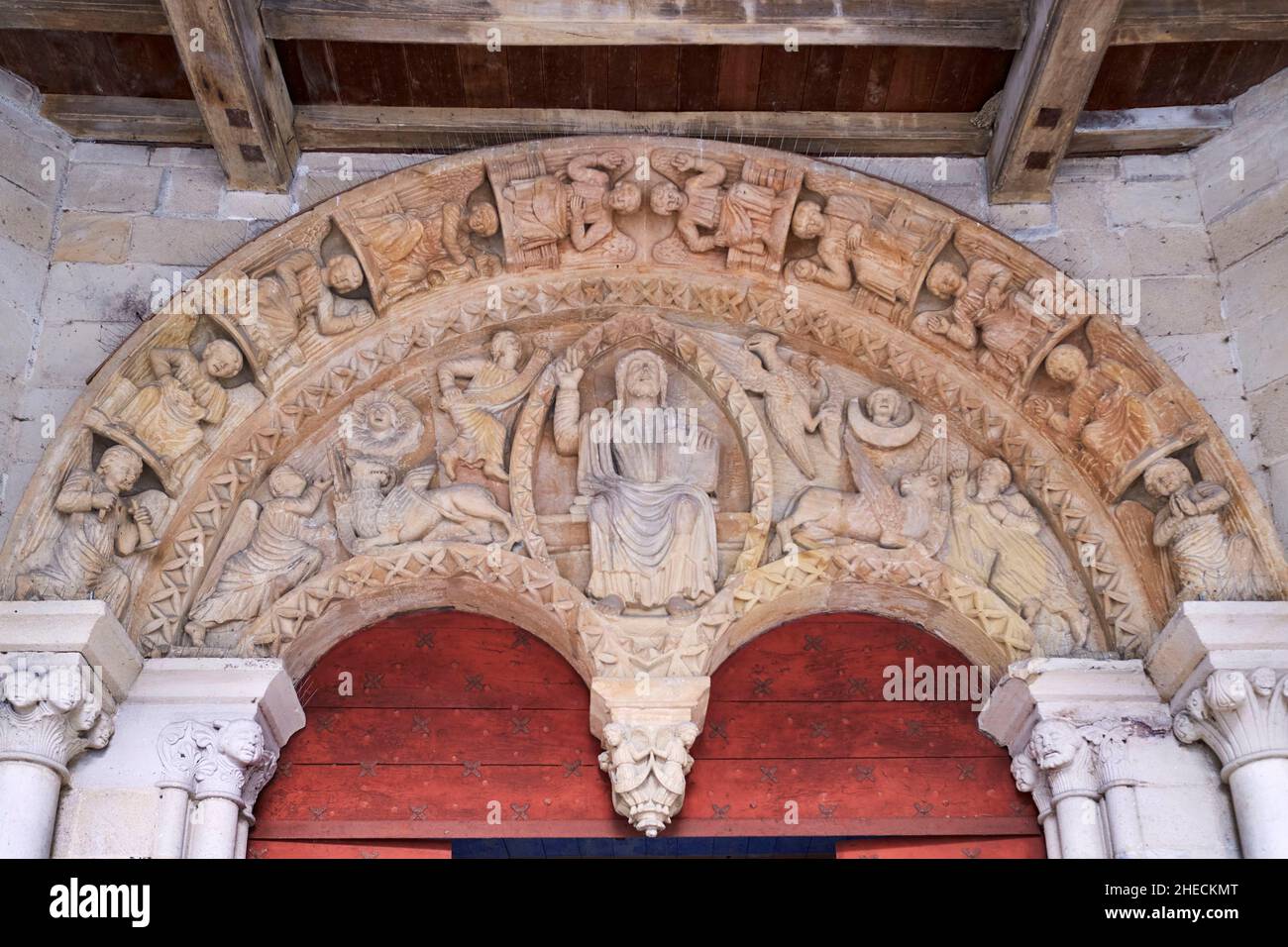 Frankreich, Pyrenäen Atlantiques, Bearn, Sauce de Bearn, Kirche Saint Andre, das Tympanon, Christus in Herrlichkeit in einer Mandorla eingeschrieben Stockfoto