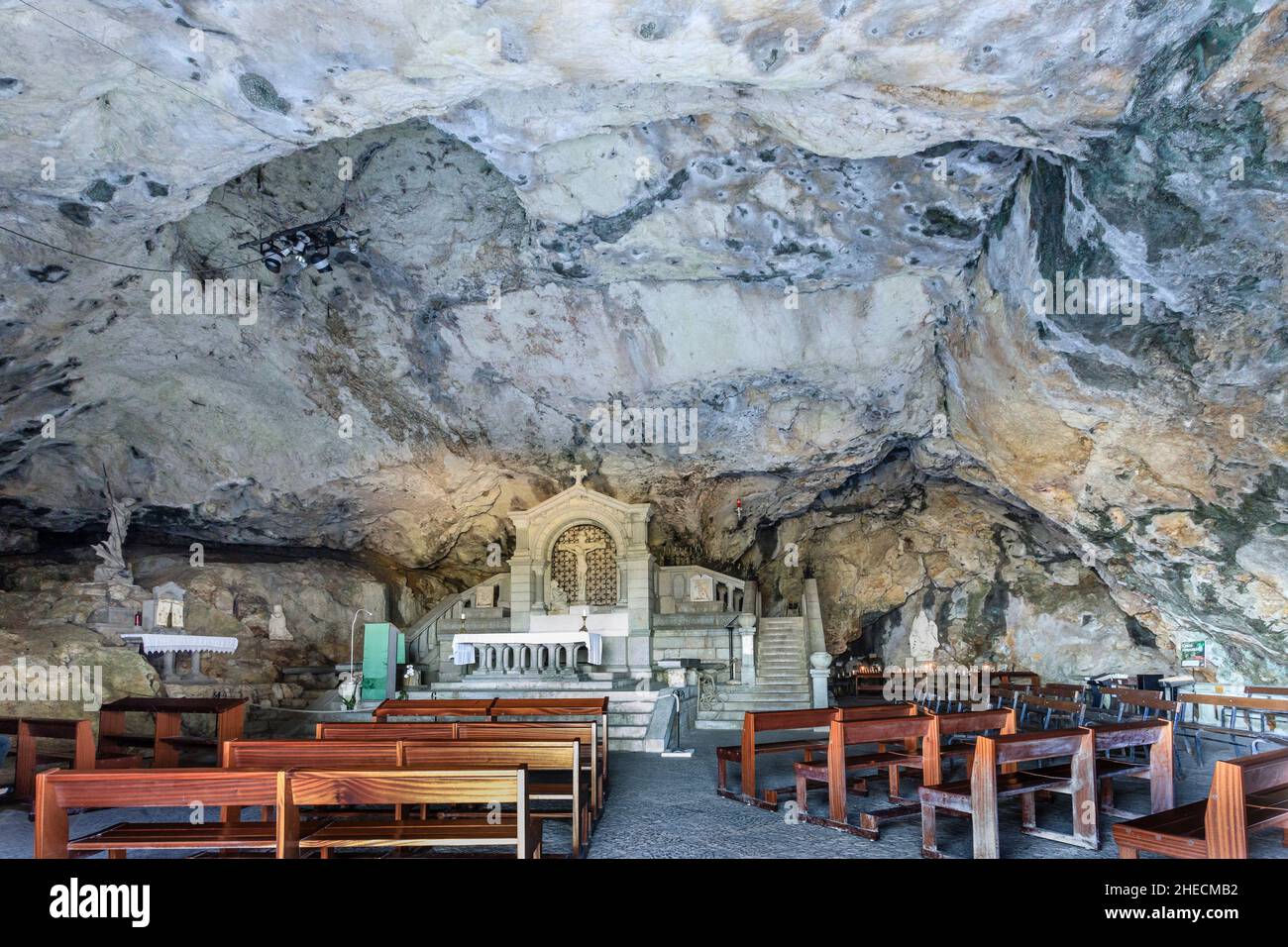 Frankreich, Var, regionaler Naturpark Sainte Baume, Massif de la Sainte Baume, Plan d'Aups Sainte Baume, Höhle Sainte Baume, auch bekannt als Sainte Marie Stockfoto