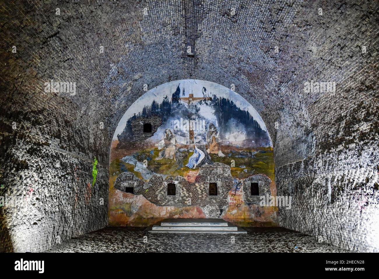 Frankreich, seine Maritime, Le Havre, Stadt, die zum UNESCO-Weltkulturerbe gehört. In den Hanging Gardens verwandelte sich während des Wiederaufbaus von Le Havre ein altes Pulvermagazin aus der Festung Sainte-Adresse in eine Kirche. Stockfoto