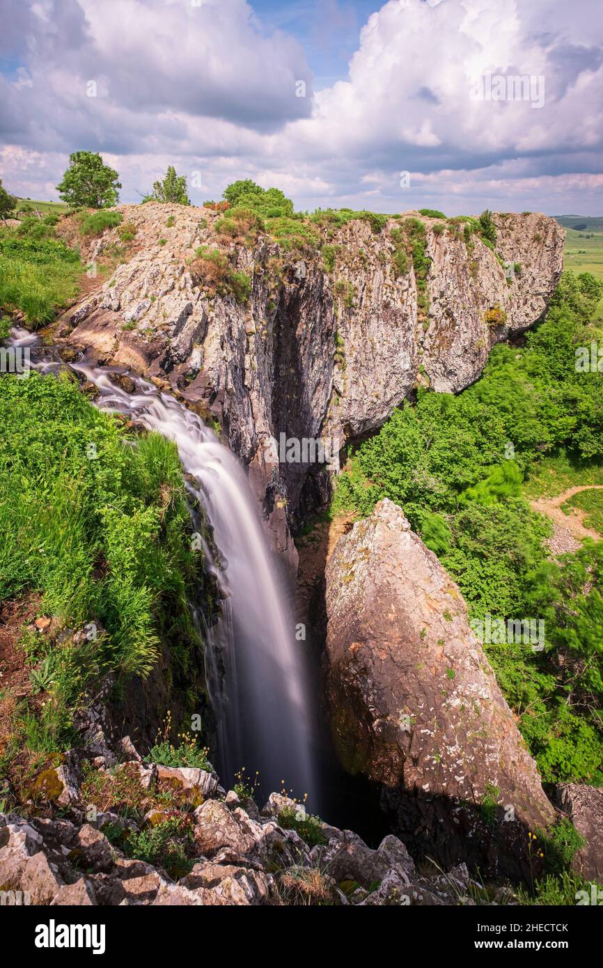 Frankreich, Lozere, regionales Naturreservat Aubrac, Nasbinals auf der Via Podiensis, einer der Pilgerwege nach Santiago de Compostela oder GR 65 (UNESCO-Weltkulturerbe), Deroc Wasserfall Stockfoto