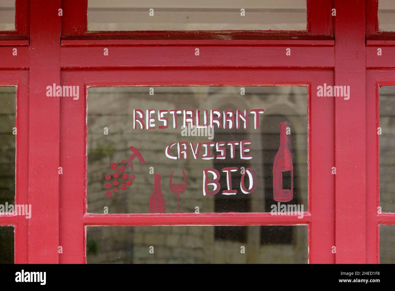 Frankreich, Maine et Loire, Loire-Tal das Le Puy Notre Dame, das von der UNESCO zum Weltkulturerbe erklärt wurde, trägt die Bezeichnung Petite Cite de Caractere, Le Puy a Vin a Restaurant Stockfoto