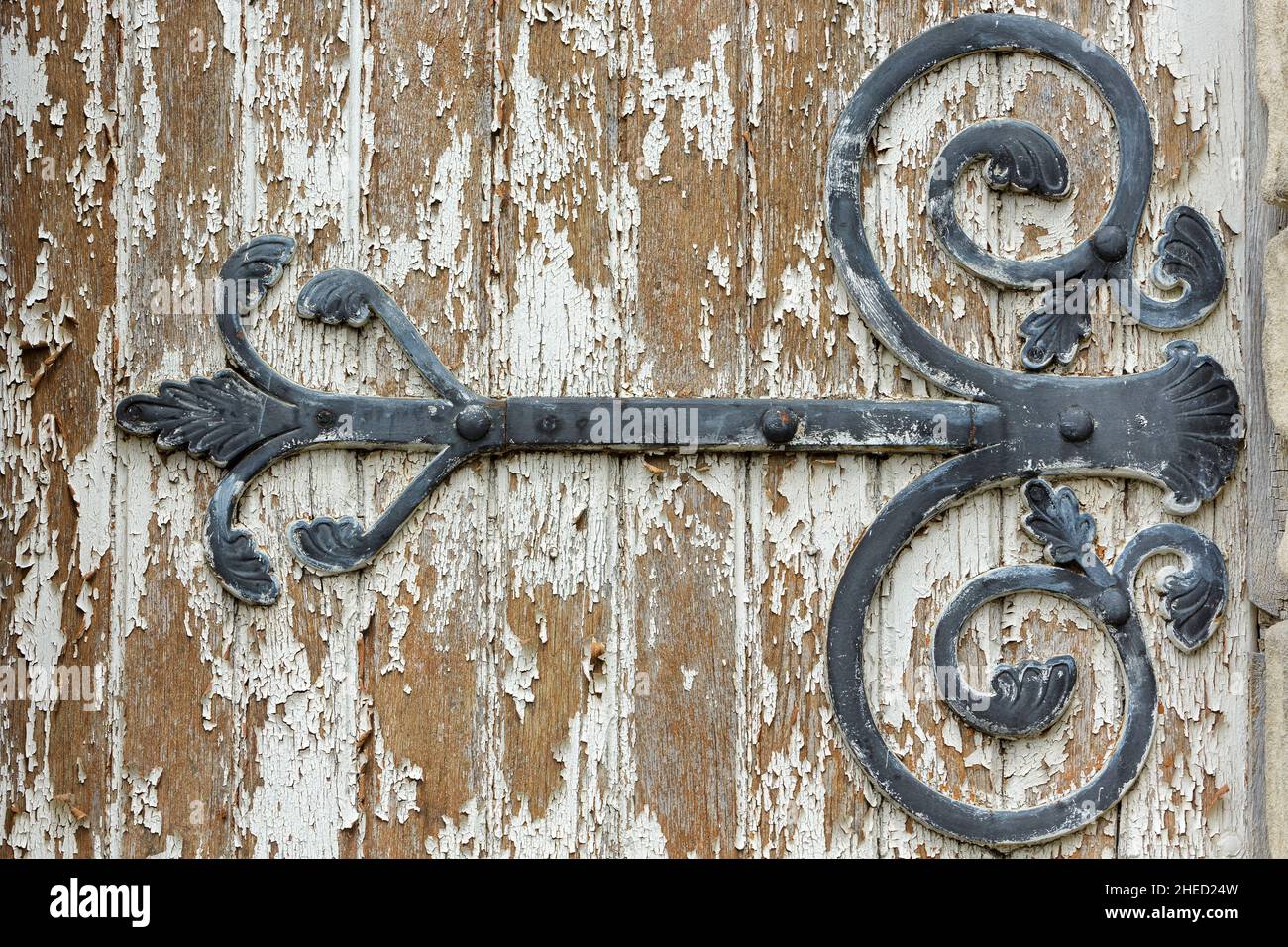 Frankreich, Maine et Loire, Loiretal Le Puy Notre Dame, das von der UNESCO zum Weltkulturerbe erklärt wurde, trägt die Bezeichnung Petite Cite de Caractere, Detail von wought Iron auf einem Verschluss Stockfoto