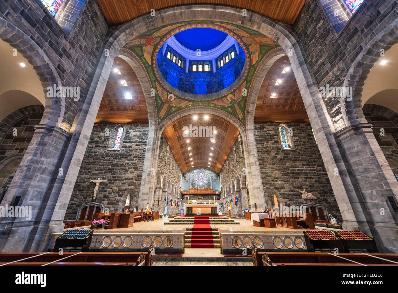 Irland, Grafschaft Galway, Connemara, Galway, die Kathedrale unserer Lieben Frau, die in den Himmel aufgenommen wurde, und der St. Nikolaus Stockfoto