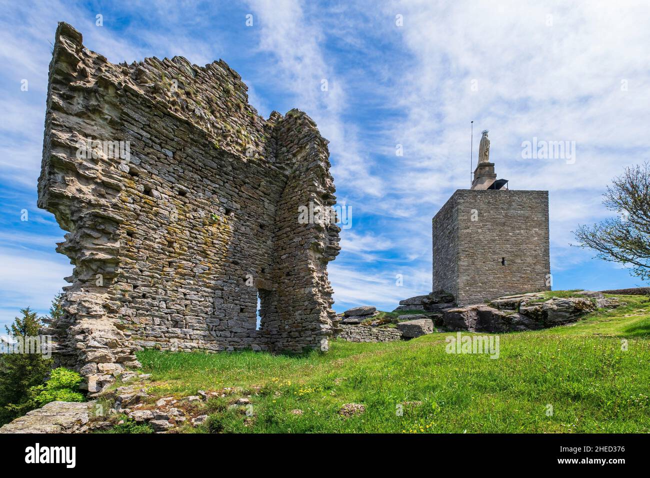Frankreich, Lozere, Luc, Ruinen der Burg Luc auf dem Stevenson Trail oder GR 70 Stockfoto