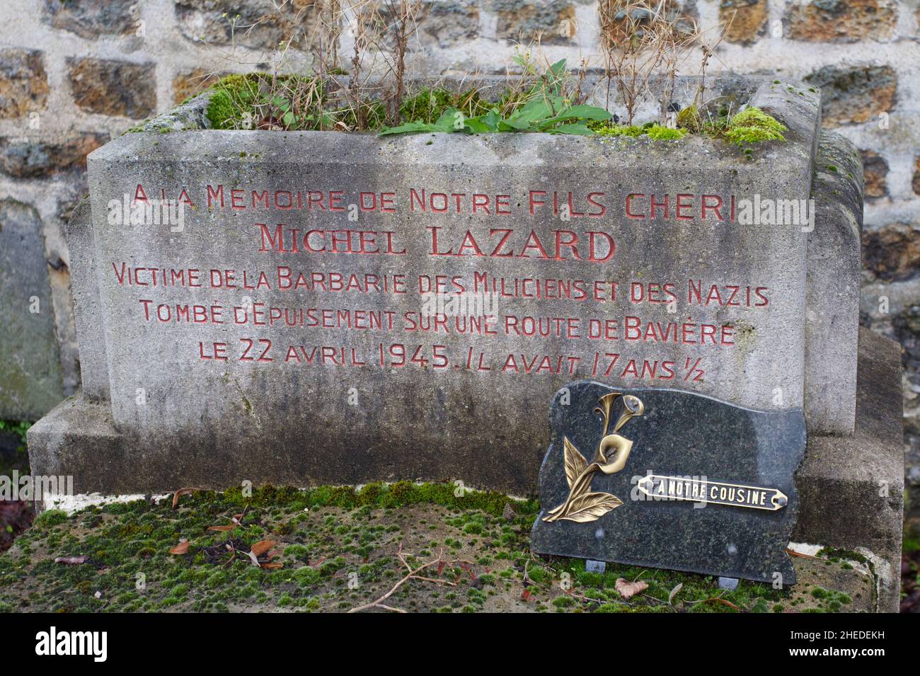 Leere Gräber: Eine Warnung an unser Gedächtnis - Cenotaph von Michel Lazard, einem Jungen, der von Nazis in Deutschland getötet wurde (1945) - Shoah - Montparnasse-Friedhof - Paris Stockfoto