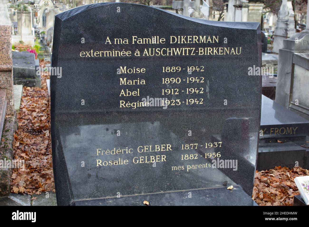 Leere Gräber: Eine Warnung an unser Gedächtnis - Cenotaph der Familie Dycerman, die in Auschwitz-Birkenau getötet wurde - Shoah - Montparnasse Friedhof - Paris Stockfoto