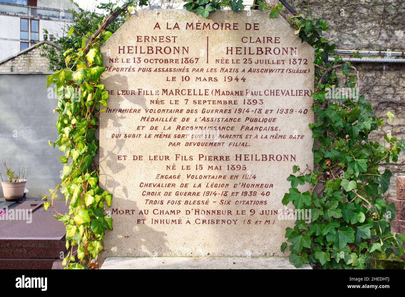 Leere Gräber: Eine Warnung an unser Gedächtnis - Cenotaph der Heilbronner Familie, die in Auschwitz getötet wurde - Shoah - nie vergessen - Friedhof Montparnasse - Paris Stockfoto