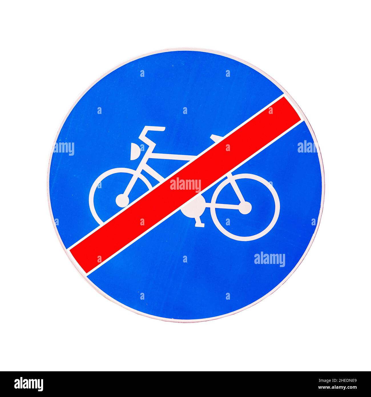 Straßenschild für Ende der Fahrradspur isoliert auf weiß Stockfoto