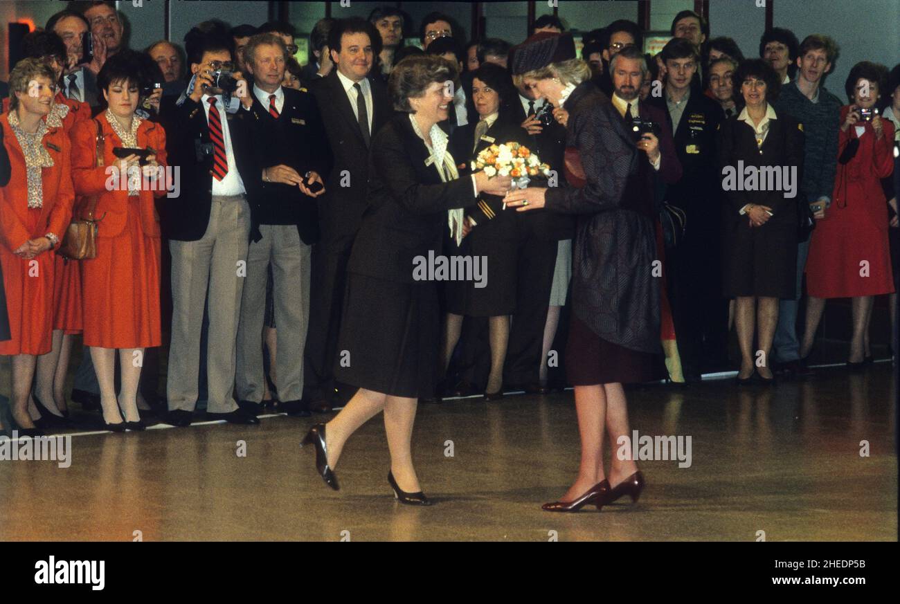 Prinz Charles und Prinzessin Diana bei der Eröffnung des Heathrow Airport Terminal 4 Dienstag, 1st. April 1986, Stockfoto