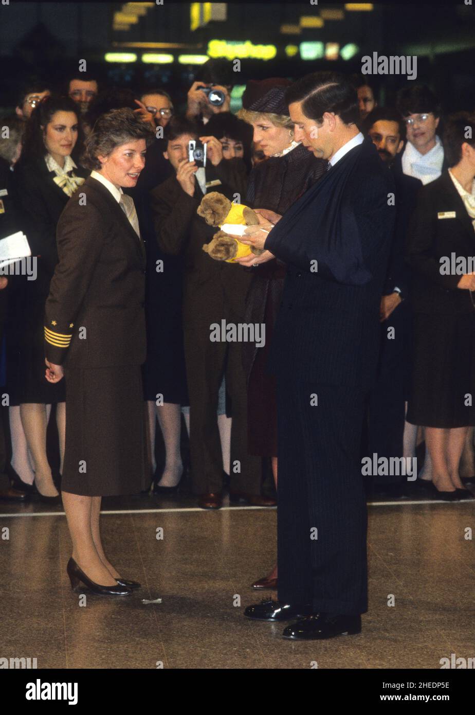 Prinz Charles und Prinzessin Diana bei der Eröffnung des Heathrow Airport Terminal 4 Dienstag, 1st. April 1986, Stockfoto