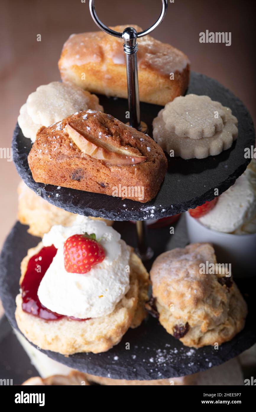 Scones und Erdbeer-Snacks Stockfoto