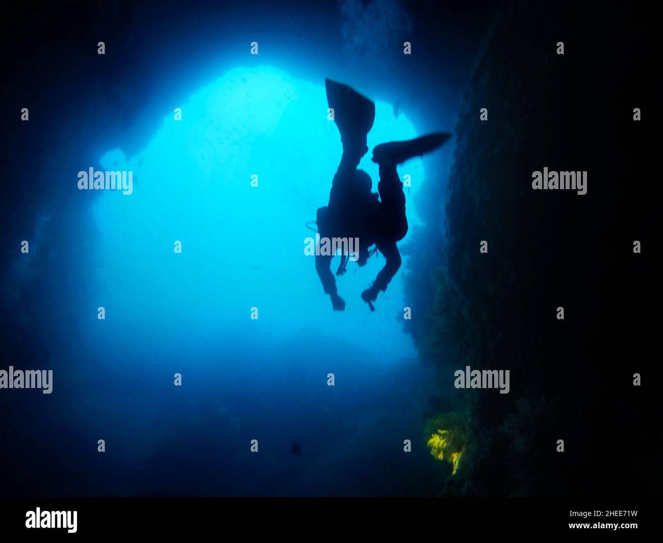 Scuba Diving in Underwater Cave, Medes Islands, Costa Brava, Girona Katalonien Spanien Stockfoto