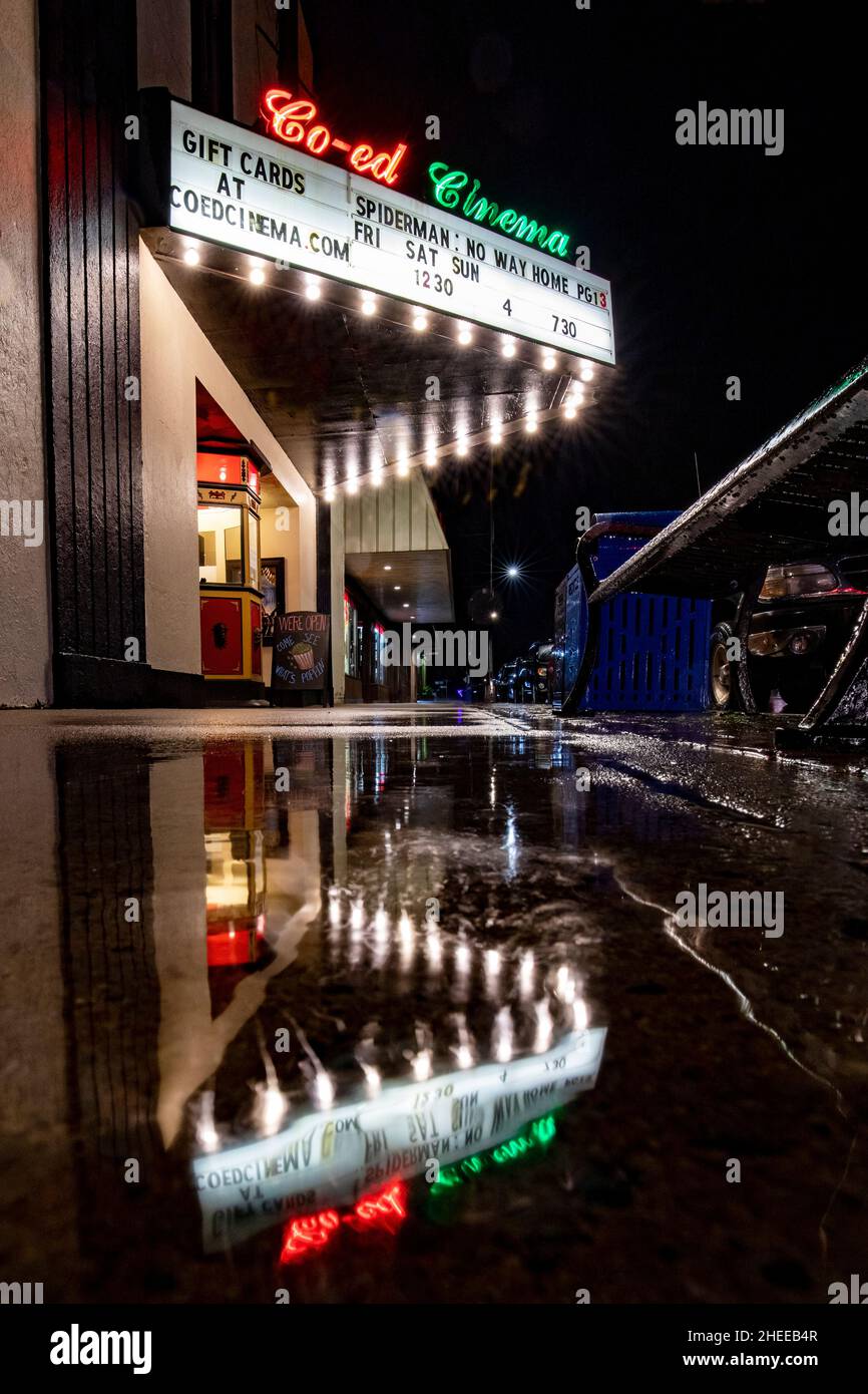 The Co-Ed Cinema at Night - Main Street, Brevard, North Carolina, USA Stockfoto