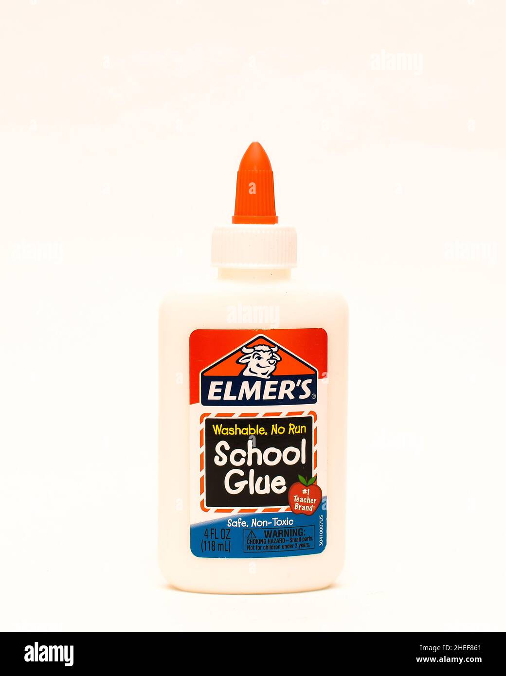 Eine Plastikflasche mit weißem Elmer's School Glue, waschbar, nicht lauffähig und ungiftig, sicher für Kinder Stockfoto