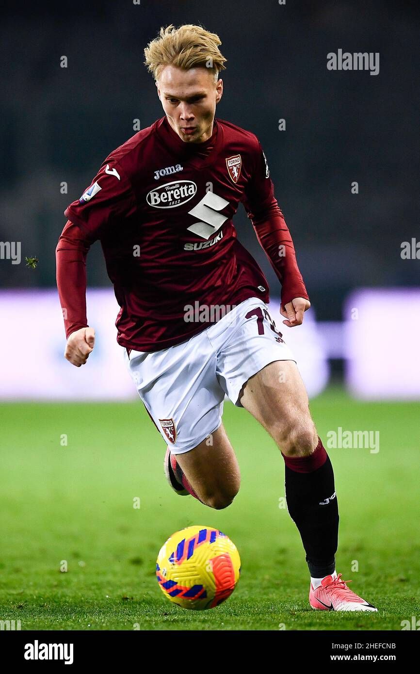 Turin, Italien. 10. Januar 2022. Magnus Warming des FC Turin in Aktion während des Fußballspiels der Serie A zwischen dem FC Turin und ACF Fiorentina. Kredit: Nicolò Campo/Alamy Live Nachrichten Stockfoto