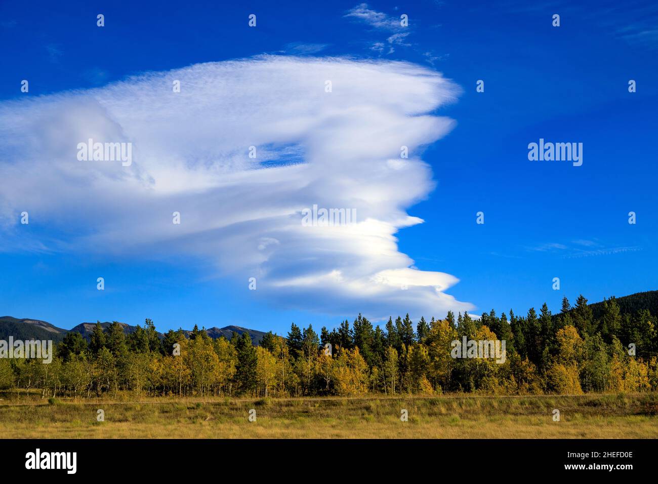 Eine dramatische Wolkenformation im Kananaskis Country in Alberta, Kanada. Stockfoto