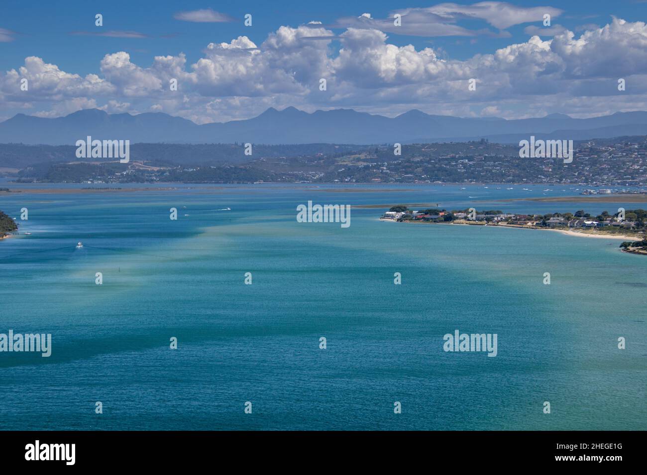 Knysna, Südafrika - Blick auf die Knysna Lagune vom Aussichtspunkt Heads Stockfoto