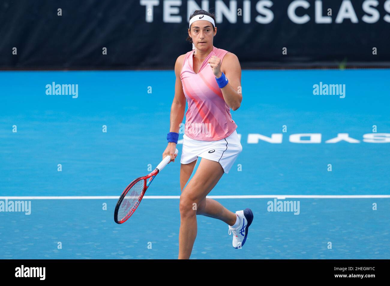 Sydney, Australien. 11th Januar 2022. Caroline Garcia aus Frankreich schlägt ihre Faust gegen Jessica Pegula aus den USA während des ersten Spielrunde beim Sydney Tennis Classic 2022 im Sydney Olympic Park Tennis Center, Sydney, Australien am 11. Januar 2022. Foto von Peter Dovgan. Nur zur redaktionellen Verwendung, Lizenz für kommerzielle Nutzung erforderlich. Keine Verwendung bei Wetten, Spielen oder Veröffentlichungen einzelner Clubs/Vereine/Spieler. Kredit: UK Sports Pics Ltd/Alamy Live Nachrichten Stockfoto