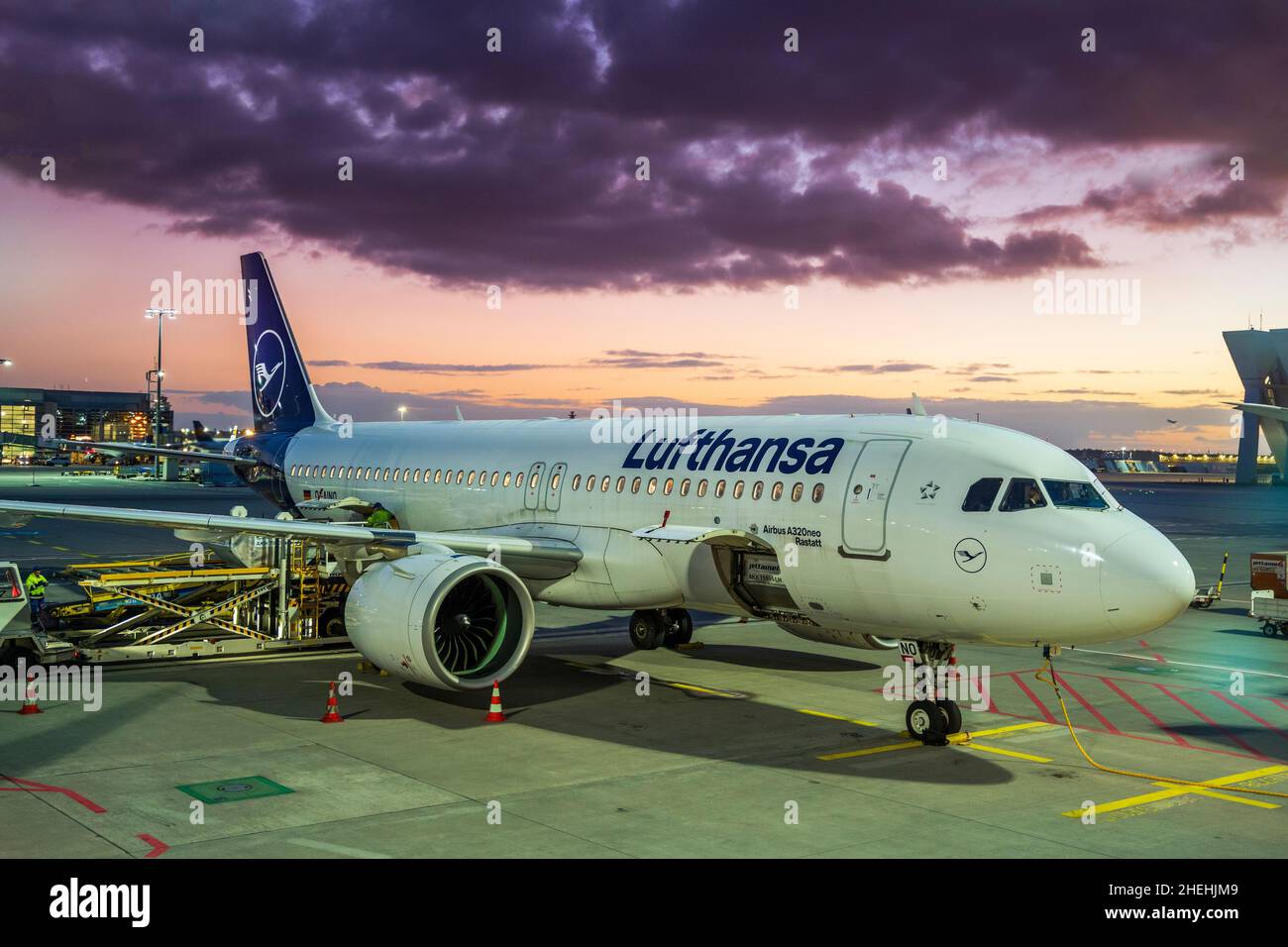 Airbus A320 NEO von Lufthansa, Internationaler Flughafen Frankfurt, Deutschland Stockfoto