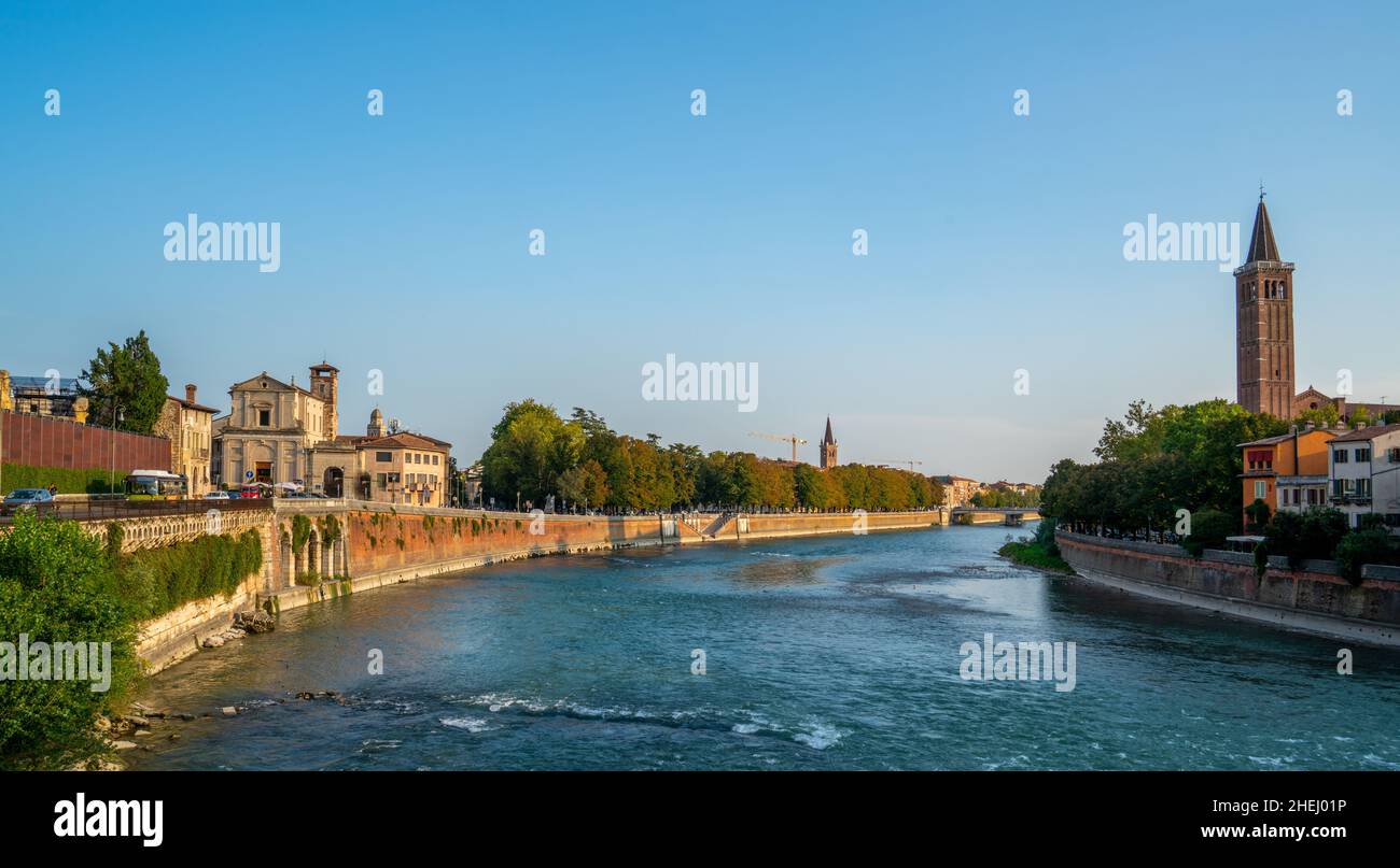 Szene entlang der Etsch in Verona, Italien Stockfoto