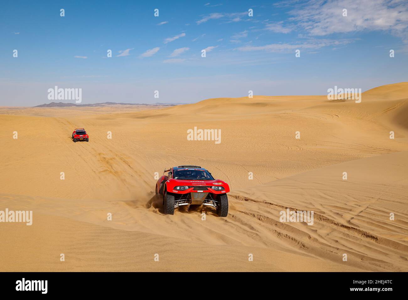 221 Terranova Orlando (Arg), Oliveras Carreras Daniel (SPA), Bahrain RAID Xtreme, BRX Prodrive Hunter T1+, Auto FIA T1/T2, 204 Roma Nani (SPA), Haro Bravo Alex (SPA), Bahrain RAID Xtreme, BRX Prodrive Hunter T1+, Auto FIA T1/T2, W2RC, Aktion während der Etappe 8 der Rallye Dakar 2022 zwischen Al Dawadimi und Wadi Ad Dawasir, am 10th 2022. Januar in Wadi Ad Dawasir, Saudi-Arabien - Foto: Frederic Le Floc H/DPPI/LiveMedia Stockfoto