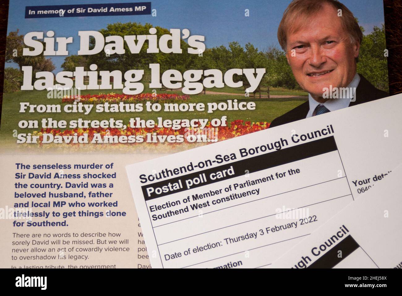 Westcliff on Sea, Southend on Sea, Essex, Großbritannien. 11th Januar 2022. Das Datum für die Nachwahl des Wahlkreises Southend West als Ersatz für den ermordeten Abgeordneten Sir David Amess wurde auf den 3rd. Februar festgelegt. Auf den Fußmatten in den Wahlkreisen sind Wahlausweise eingetroffen. Vor Ort wurden konservative Flugblätter geliefert, die sich auf das Erbe des ermordeten Abgeordneten beteten Stockfoto