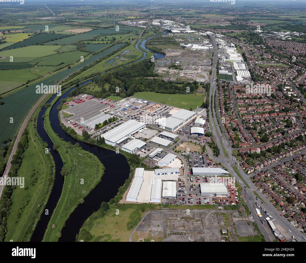 Luftaufnahme mit Blick nach Osten auf die Wheatley Hall Road, Doncaster, South Yorkshire Stockfoto