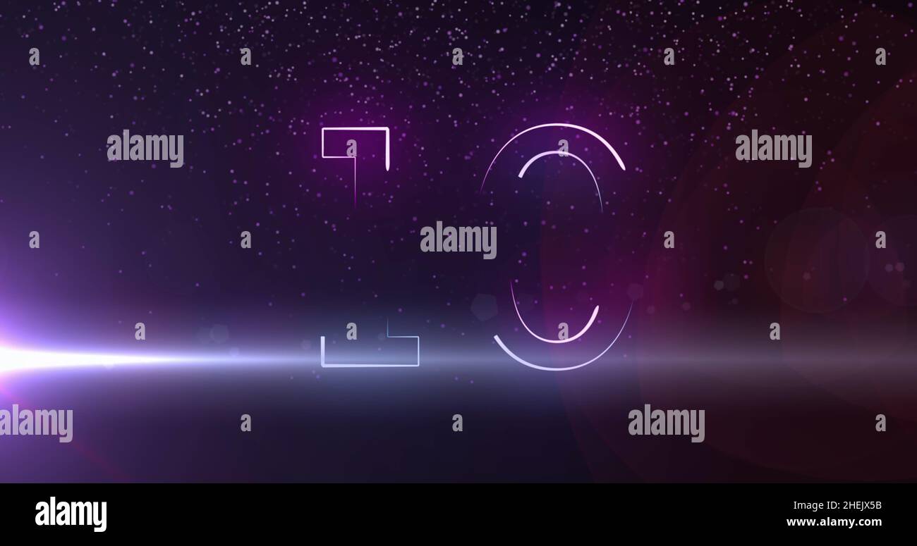 Bild von leuchtend rosa und blauen Zahlen, die bis ins neue Jahr von 10 bis 0 am Nachthimmel zählen Stockfoto