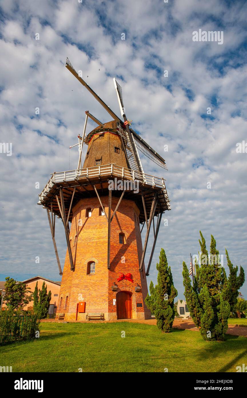 Eine der Touristenattraktionen, eine Mühle im holländischen Stil in der Stadt Holambra. Dies ist eine tipycal Stadt gebaut meine niederländischen Einwanderer, São Paulo Estate, Brasilien Stockfoto