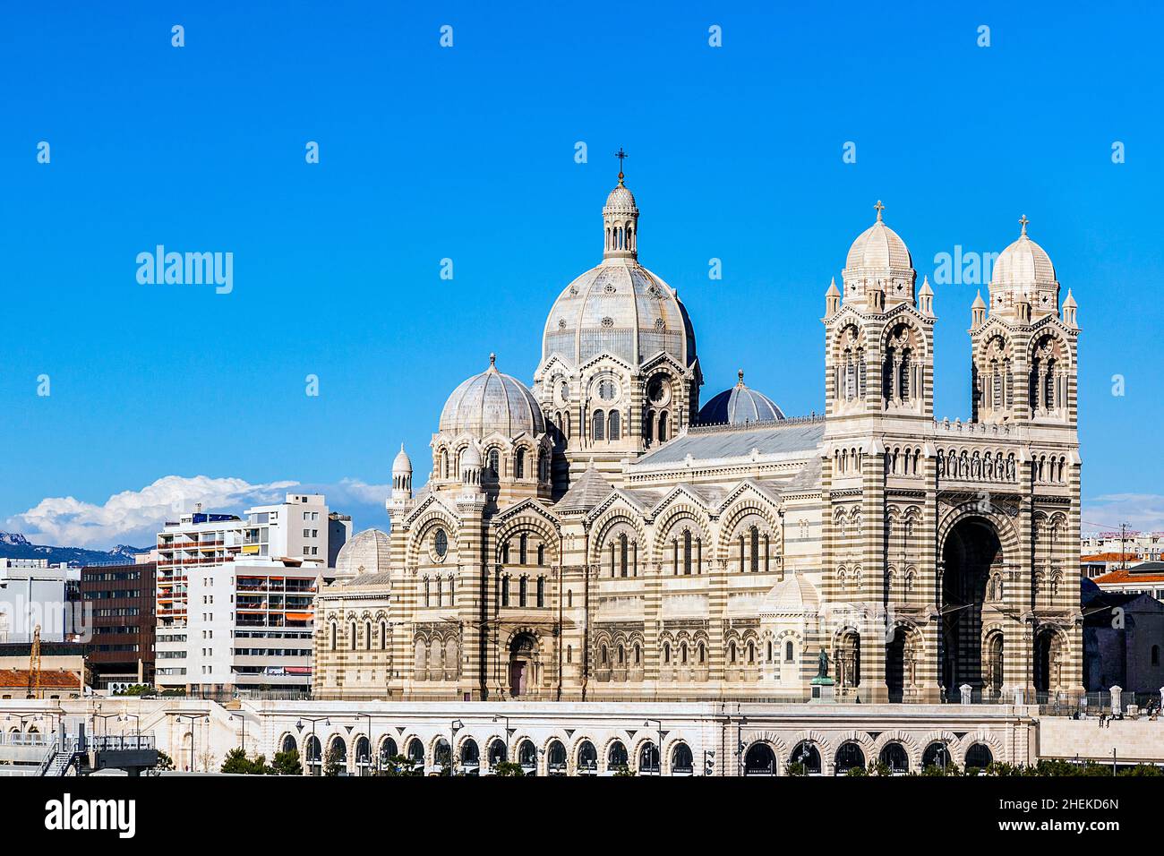 Kathedrale der Heiligen Maria von marseille an einem sonnigen Tag Stockfoto